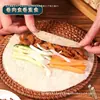 Rolinhos de inhame na frigideira de ferro feitos à mão, pães achatados, pães de farinha única, massas grandes para tortas, wraps de frango, wraps de café da manhã prontos para comer