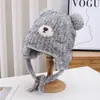 Novo Chapéu de Lã Feminino Fofo de Urso para Outono e Inverno Proteção para Orelhas Veludo Espessado Chapéu de Tricô Fashionável Chapéu para Frio