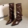 Botas longas femininas retrô com salto grosso e bico fino, novas botas de salto empilhado da moda outono e inverno 2026, botas de montaria longas