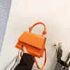 Bolsas de Alto Padrão para Mulheres 2025 Nova Coleção Outono Bolsa de Ombro para o Dia a Dia Moda Simples Design de Nicho Bolsa de Ombro Único Transversal