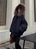 Abrigo de Algodón con Capucha y Cuello Grande de Piel Estilo Retro Americano para Mujer, Nuevo Estilo Invierno 2025 con Botones de Cuerno, Chaqueta de Algodón Engrosada y Cálida