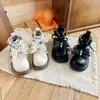 Botas de couro para meninas, nova coleção primavera/outono 2026, botas Martin com cadarço infantis, botas para meninas, botinhas da moda com sola macia para crianças maiores