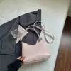 Bolso tote simple de moda y tendencia para el día a día, bolso de axila con diseño de nicho, bolso de hombro grande y elegante para mujer