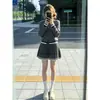 Conjunto de outfit súper popular para mujer para otoño e invierno, nuevo look universitario estilo coreano, conjunto de dos piezas de suéter de punto gris y falda