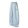Calça de moletom larga estilo americano minimalista com bordado de letra para mulheres, adequada para dança e esportes, solta e versátil, com caimento fluido e bainha curva, calça longa casual