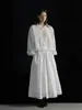 Siyuan Camisa Branca com Gola de Renda Irregular Retrô Estilo Francês Relaxado Textura Levemente Amassada Top com Amarração Manga Longa 1077