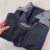2026 Primavera Temprana Nuevo Diseño Elegante Casual Versátil Camisa con Bloques de Color Cuello Redondo Blusa para Mujer en Azul Retro