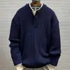 Suéter Henley azul marinho estilo americano para homens, top de malha quente para outono e inverno com design de trança, peça interna moderna masculina