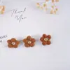 Jiangsu Yancheng Dafeng Ximing Fabricante de Accesorios para Ropa Flores Pequeñas Hechas a Mano Flores de Tela Pequeñas Rellenas de Algodón Estéreo