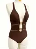 2026 Nuevo Traje de Baño de Una Pieza de Color Sólido con Escote en V Profundo, Estilo Europeo y Americano, con Accesorios Metálicos, Bikini de Playa de Gama Alta sin Espalda para Mujer