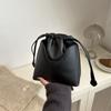 Bolso Cubo Nuevo Estilo Retro Otoño e Invierno 2026 para Mujer, Diseño de Nicho, Estilo Perezoso Personalizado, Bolso de Hombro Cruzado para Ropa de Trabajo