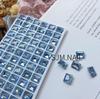 Arte de uñas con forma de corazón torcido, diseño de libro rojo pequeño, azul claro, con punta inferior en forma de diamante, joyería de diamantes al por mayor, arte de uñas de vidrio K9, Diamante