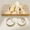 Pendientes Casuales y de Alta Gama en Forma de C, Modernos y Versátiles, Lujo Accesible Elegante, Diseño de Nicho