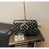 Bolso Cuadrado Pequeño con Solapa de Lunares Color Crema Estilo Coreano 2026 con Hebilla de Anillo Metálico, Bolso de Hombro Único Cruzado, Bolso de Mujer de Moda para el Trabajo