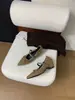 []2026 Primavera/Outono Novo Estilo Escondido Aumenta Altura Bico Fino Decote Baixo Laço Elegante Nicho Mary Jane Sapatos de Salto Único