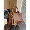 Moda Transfronteriza Versátil Bolso Pequeño Cuadrado 2026 Modelo Nuevo Bolso Cruzado de Mano Textura de Alta Calidad Exquisito Elegante Retro Bolso Pequeño