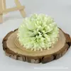Crisantemo Artificial Decoración de Salón de Bodas Accesorios para Fotografía Arreglo Floral DIY Tela de Seda Crisantemo de Mil Capas Broche de Flor Arreglo Floral Venta al por Mayor
