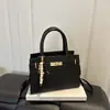 Bolso de mano vintage repujado, bolso tote estilo Kelly con adornos de cuentas de madera, cierre metálico y tamaño pequeño, perfecto para ir al trabajo estilo Melard