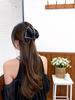 Pinza Negra de Satín con Lazo para Cola de Caballo, Pinza para Volumen del Cabello con Etiqueta Dorada de Lujo Ligero, Pinza para el Cabello de Viajero de Alta Gama y Exquisita
