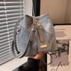 Bolso Pequeño Texturizado de Alta Gama para Mujer, Nueva Moda Verano 2026 Versátil Bolso de Hombro Cruzado, Bolso Cubo de Moda para Damas