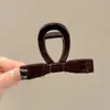 Pinza para el cabello de tamaño mediano de lunares blancos y negros estilo francés, diseñada para la parte trasera de la cabeza, un accesorio para el cabello nuevo y elegante con un aspecto sofisticado y con estilo