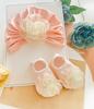 Conjunto Combinado de Touca Fetal e Meias para Recém-Nascidos com Várias Flores Pequenas Frescas para Bebês Meninas e Lactentes para Proteger a Fontanela