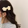Pinza para el Cabello con Lazo de Color Cremoso Brillante Francés Satinada para Flequillo Lateral Rizado Nuevo 2025