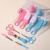 Kit de Cuidados para Mãe e Bebê com 8 Peças Suprimentos Shampoo para Recém-Nascido Escova de Massagem com Cerdas Macias Conta-Gotas Anti-Engasgo Alimentador de Medicamentos