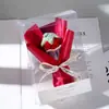 Ramo pequeño de ganchillo hecho a mano transfronterizo en una caja de regalo transparente, flores eternas artificiales, San Valentín, temporada de graduación, regalo para el Día del Maestro