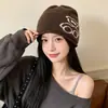 Bonito gorro de punto cálido con diseño de oso de dibujos animados para mujer, gorro para clima frío de otoño e invierno, gorro cálido casual versátil que hace que la cara se vea más pequeña
