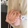 Bolso de Cubo de Mano de Alta Gama con Textura de Moda Estilo Coreano para Mujer, Nuevo Versátil de Moda Chic 2025 Bolso de Hombro Cruzado