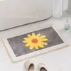Tapete de banheiro pequeno estilo coreano com margaridas, adequado para uso doméstico, absorvente, resistente a manchas, fácil de limpar e apresenta um design de imitação de caxemira para fins decorativos.