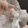 Pulsera de amor con sirena Ji de piedra de luz de luna Jue Zi apilada, temperamento de nicho, sentido avanzado, nueva pulsera retorcida china de marea