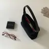 Nova Bolsa Versátil de Camurça para Mulheres, Bolsa Quadrada Pequena Horizontal de Cor Sólida Simples, Bolsa de Mão com Design Nicho Estilo Coreano Outono e Inverno