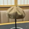 Boina retro estilo británico para otoño e invierno con un pequeño logo, elegante y versátil, hace que la cara se vea más pequeña, sombrero de artista clásico y sencillo