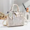 Bolso de mano bordado de mariposas estilo chino con cierre de metal y pañuelo de seda, venta directa del fabricante, diseño de nicho popular