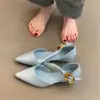 Sapatos Mary Jane de Nicho Inspirados em Design, Primavera 2026, Estilo Francês Gentil e Elegante, Sapatos de Salto Baixo Azuis de Bico Fino com Recortes Rasos