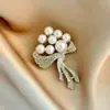 Broche de Flor y Perla de Nuevo Estilo para Mujer, Elegante Accesorio de Traje de Alta Gama, Broche Anti-Exposición para Ropa