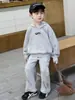 Conjunto de Sudadera con Capucha de Punto Bordada para Niños, Elegante Conjunto Deportivo Casual Fresco de Dos Piezas con Mangas Largas para Primavera y Otoño