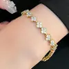 Pulseira Cruzada Europeia e Americana de Zircônia com Pedras Pretas em Forma de Trevo de Quatro Folhas Tendência de Moda de Alto Padrão Joias de Mão Acessórios de Design Exquisito