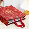 Bolso de Mano Rojo No Tejido con Personaje de Bendición Regalo de Año Nuevo Bolsa de Bendición No Tejida Bolsa de Regalo Espesa para Tabaco y Vino Lista para la Venta