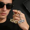 Llavero de Personalidad de Moda Transfronterizo con Letra 'King' Totalmente Incrustado con Diamantes Estilo Europeo y Americano Versátil Popular para Hombres y Mujeres Colgante para Llavero