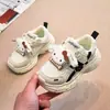 Zapatillas de malla para niños, nueva colección primavera 2026, transpirables, a la moda, de suela blanda, antideslizantes, versátiles, zapatos casuales para niños mayores