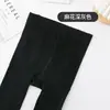 Meia-calça Japonesa de Algodão de Camada Única com Torção em Losango para Outono e Inverno, Cor Aveia, Listra Vertical Emagrecedora para Pernas, Sem Pé para Mulheres