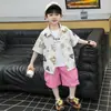 Roupas de Verão para Meninos Conjunto de Manga Curta com Estampa de Letras 2026 Novo Estilo de Verão Fresco Bebê Celebridade da Internet Fashionável Conjunto de Duas Peças Tendência