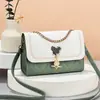 Bolso Cruzado Sencillo de Color Contrastante con Cadena, Bolso de Corazón Bordado de Mickey para Mujer, Nuevo Modelo 2026, Bolso de Hombro de Lujo Ligero de Alta Gama