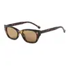 Nuevas Gafas de Sol Casuales Retro Americanas para Mujer con Montura Cuadrada Clásica y Remaches, Adecuadas para Protección Solar al Aire Libre y Versátiles para Viajar