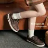 Otoño 2026 Nuevo Ante de Vaca Retro Suela Gruesa Aumenta Altura Con Cordones Ligeros Zapatos Deportivos Casuales Zapatos de Tabla Mujer 800-30