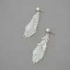 Diseño de Nicho Europeo y Americano Pluma Blanca Simple Cuentas Antiguas Tejidos a Mano Elegantes con Estilo Pendientes de Gama Alta Pendientes
