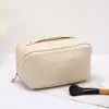 Bolsa de Maquiagem Nuvem de Luxo Leve, Bolsa de Mão Particionada de Grande Capacidade, Bolsa de Viagem à Prova d'Água, Bolsa de Higiene Pessoal para Armazenamento de Skincare